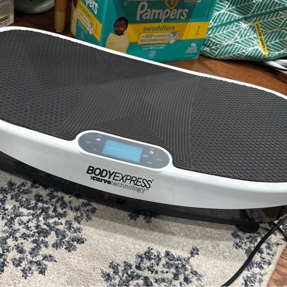 Express BodyExpress Vibration Plate Trainer - White & Black